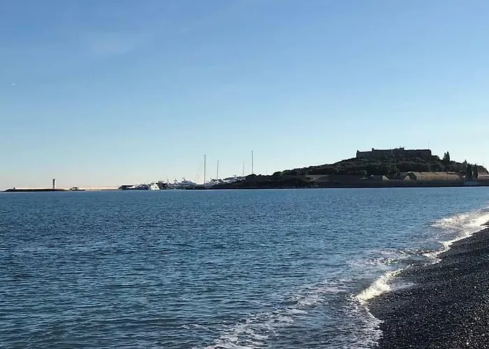 Affittacamere Etage Prive Dans Maison Chaleureuse Avec Piscine Antibes