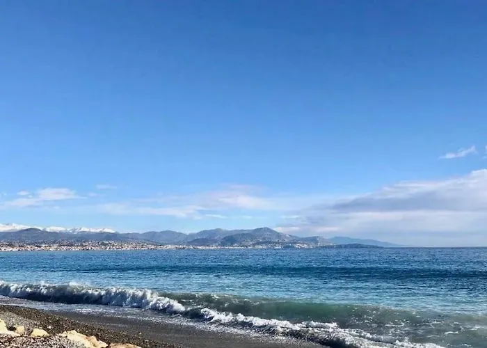 Etage Prive Dans Maison Chaleureuse Avec Piscine Affittacamere *