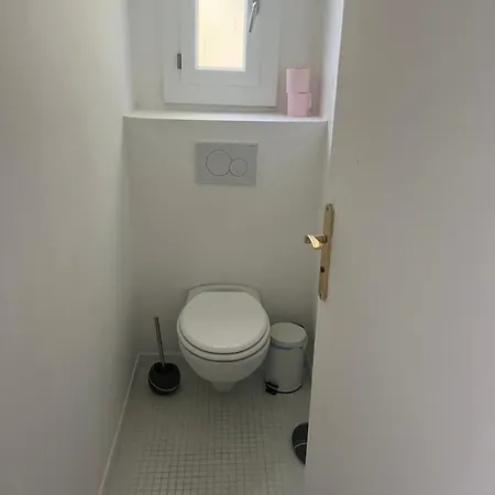 Etage Prive Dans Maison Chaleureuse Avec Piscine Αντίμπ