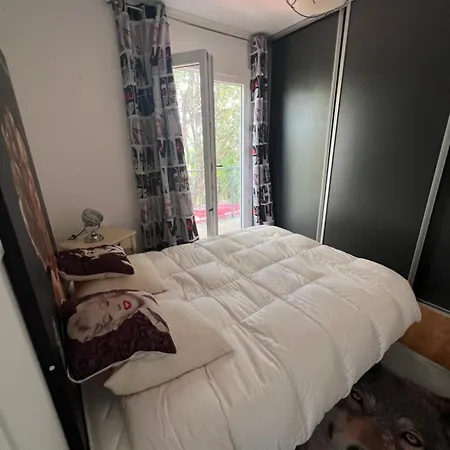 Etage Prive Dans Maison Chaleureuse Avec Piscine Πανσιόν *