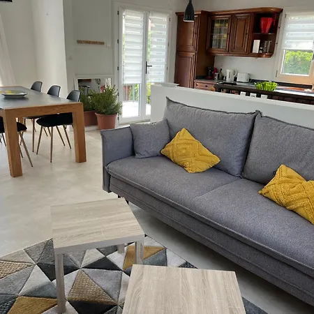 Etage Prive Dans Maison Chaleureuse Avec Piscine Αντίμπ
