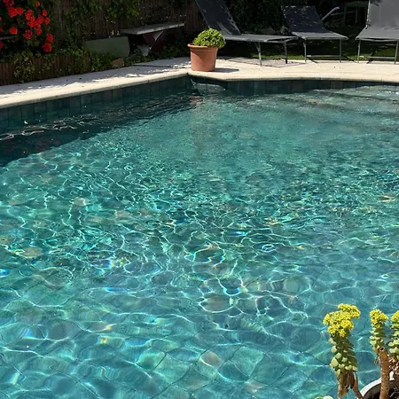Vendégház Etage Prive Dans Maison Chaleureuse Avec Piscine *