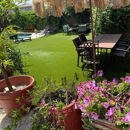 Etage Prive Dans Maison Chaleureuse Avec Piscine Πανσιόν *