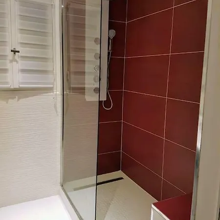 Etage Prive Dans Maison Chaleureuse Avec Piscine Αντίμπ