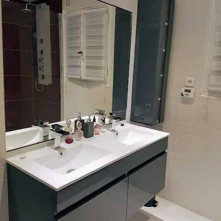 Pensjonat Etage Prive Dans Maison Chaleureuse Avec Piscine