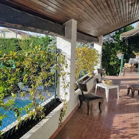 Etage Prive Dans Maison Chaleureuse Avec Piscine Πανσιόν *